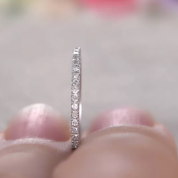 18k White Gold simulated diamond ring - Picture 2 of 3